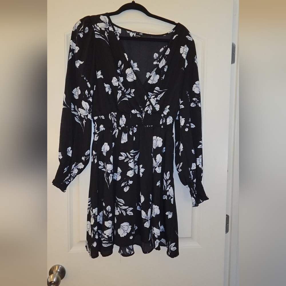 SHEIN Black and White Floral Long Sleeve Dress